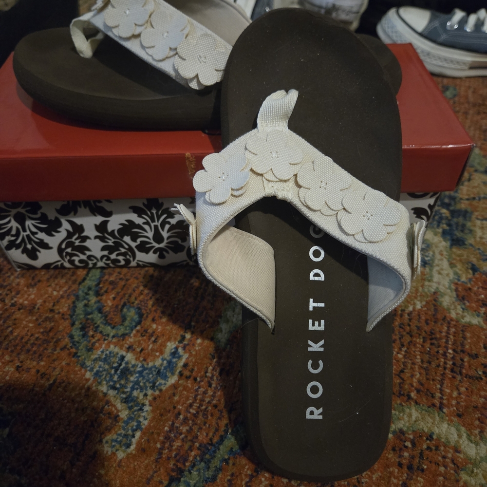 Rocket Dog Women's Tan and Brown Sandals